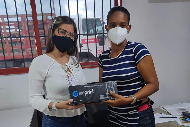 Industrias Amapola Entrega Insumos de Oficina Para la Planta de Gas Comunal Apacuana